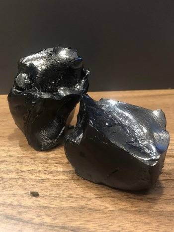 Difference between carbon black and gilsonite